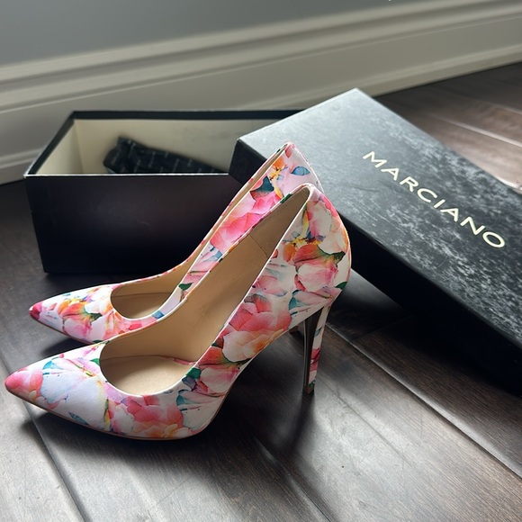 Floral Marciano heels 38.5/ 8.5 - Picture 2 of 3